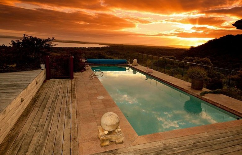ReconDaily's tweet photo. 'Treetops' #homestead on Western Australia's stunning south coast, is #forsale by #MasonRealty. https://t.co/XSITl3Yk4K #WA #Nullaki https://t.co/CyXLb7bhLj