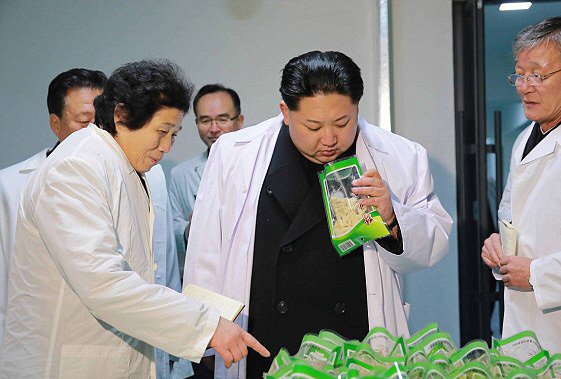 Seperti Ini Nih Gaya Kim Jong Un Saat Cari Belanjaan Buat 