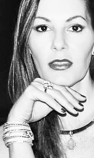 JanineBergoeing's tweet photo. Buenas noches a todos...que descansen!! Accesorios #MaximaChile 2017 💄@maccosmetics https://t.co/swwDlZvPL9
