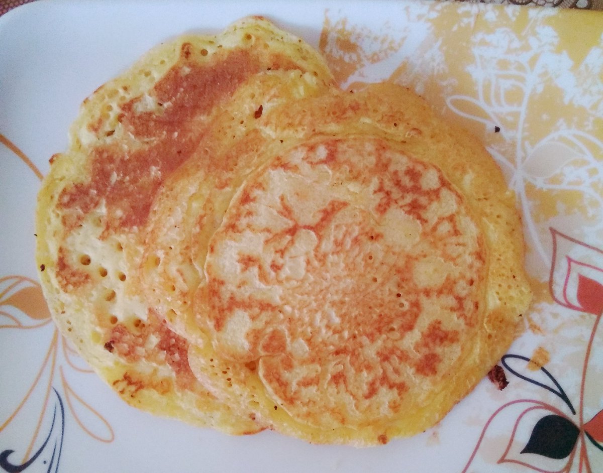 theganeshlife's tweet photo. दिउँसोलाई खाजा । #Homemade #OatsEnergyBar #EgglessPancake #HealthisWealth https://t.co/WLvFWBE0HP