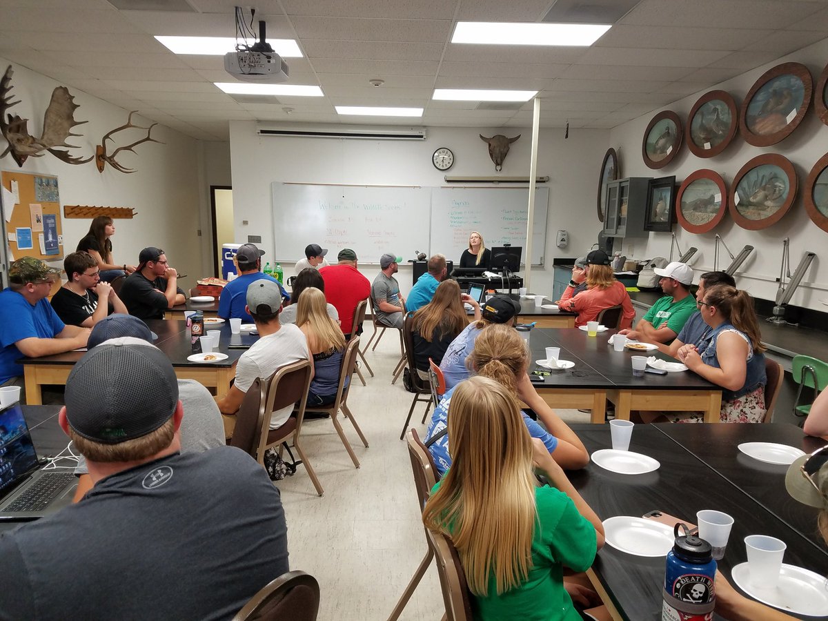 FelegeLab's tweet photo. #myund students meet for 1st UND Wildlife Society meeting of the school year. #TWS #UNDTWS https://t.co/CE74mDlk2P