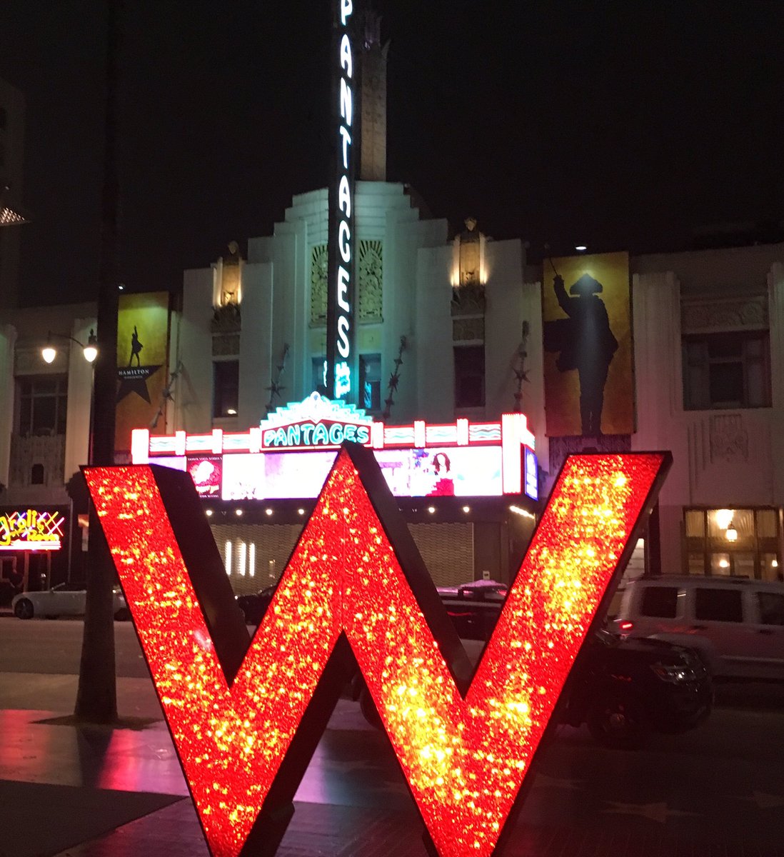 grownupgetaway's tweet photo. A great night in Hollywood. #HamiltonLA #grownupgetaway https://t.co/MGVvhqE7Ji