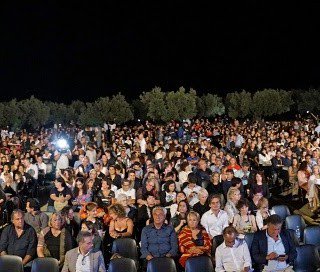 ArmonieArte's tweet photo. @giulioravizza @david_garrett @julienquentin Erano soltanto le prove! Sold-out per David Garrett https://t.co/fkBIN3OXlk