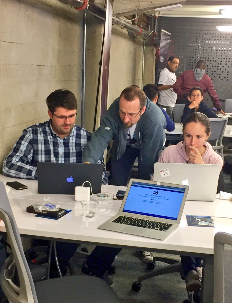 codemeetupsf's tweet image. When you come to a #swift workshop as a couple 👫💙#powercouple #codingcouple #programmers