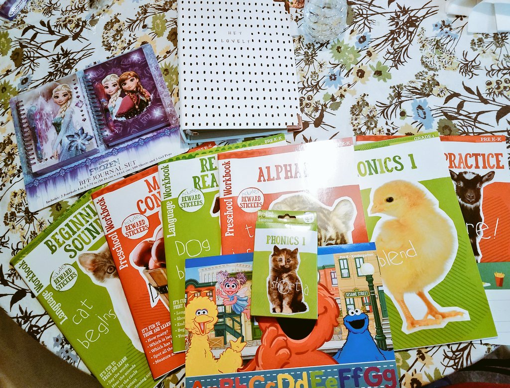veestellar's tweet photo. My Target run...Tot school curriculum looking good!!! $0.30 a book..cant beat that!! #targetrun #preschool #momlife #earlylearning https://t.co/SAcfD94ZCD