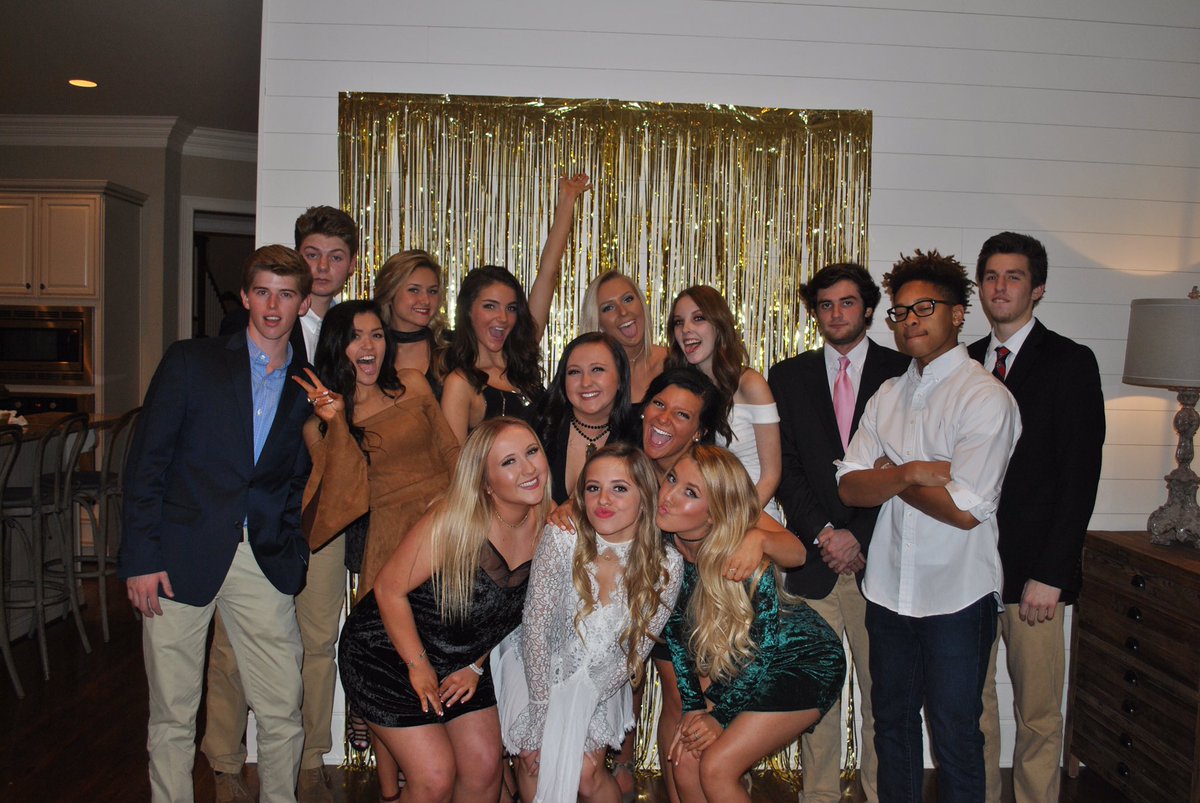 Landry____'s tweet photo. HBD 
@robinson_laynee get crazy https://t.co/DHDxbZpmKn
