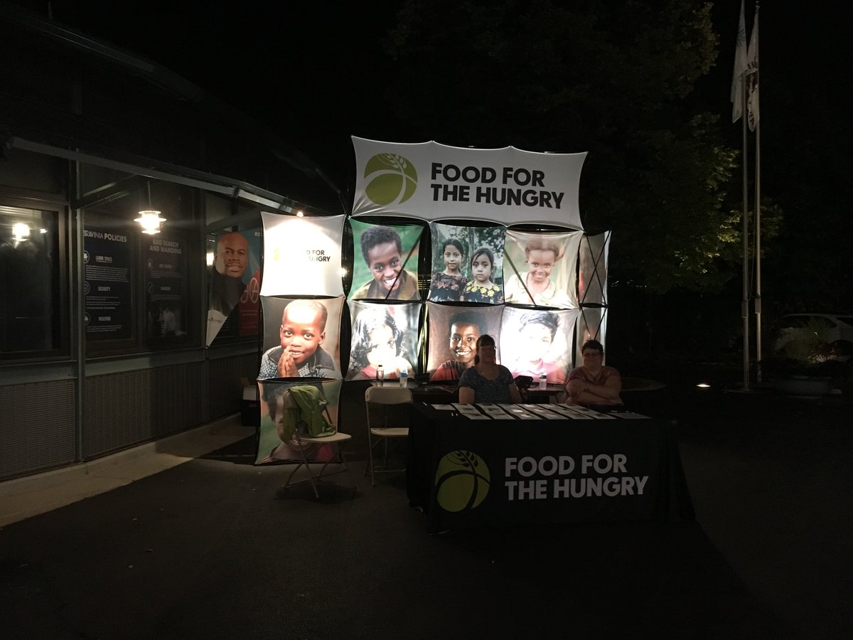 jonforeman's tweet photo. @jenniferstonich Aftershow in 20 minutes- out at the #FoodForTheHungry tent.
#CleanWaterForKids
#WorthSingingAbout
Outside the main gate to the left. https://t.co/s5CdlbosR9