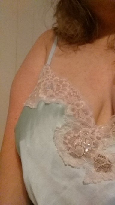 I love my little silk night gown https://t.co/vPpwWKuU3f<a href="/tag/tittytuesday"class="tags"><span>#tittytuesday</span></a>