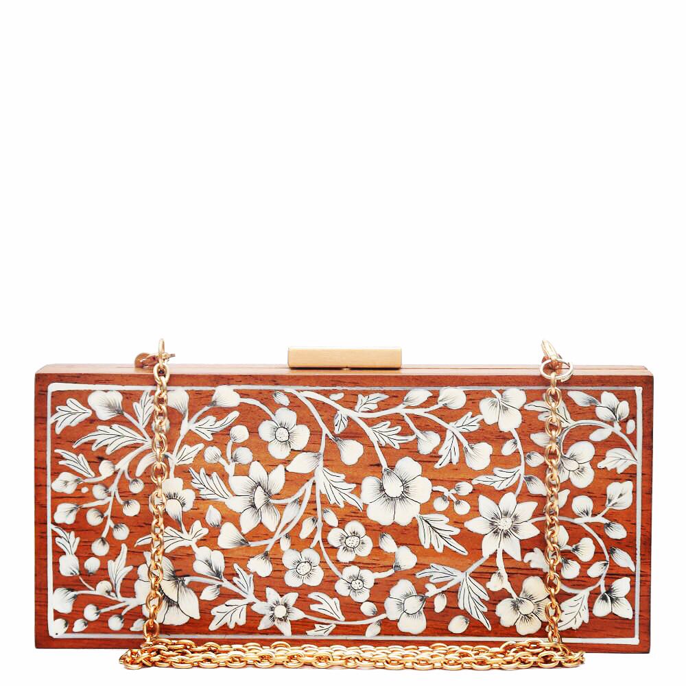 memerakisocial's tweet photo. White Flowers, Handpainted wood clutch by our Kashmir paper Mache artist Riyaz #art #folkart #indianart #handpainted https://t.co/eH9kkhK1el https://t.co/hCxD5NyW6I