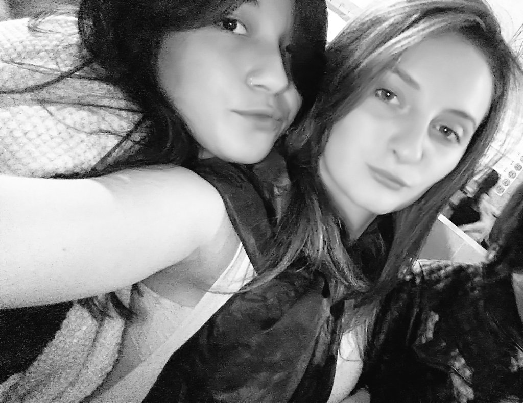 Daiogonzalez98's tweet photo. Terrible rosca ese viernes, este una peor! Te adoro negrita @MArguilea ❤🍻 https://t.co/kr3H6U2y3P