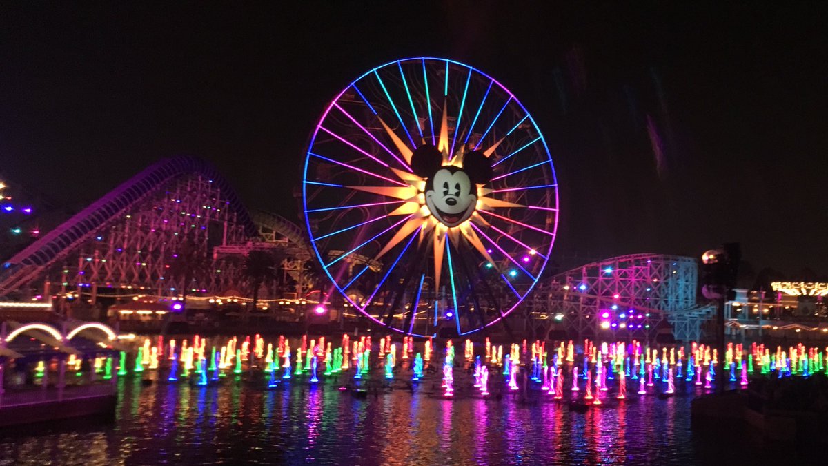 strawberry_730's tweet photo. 8/24,25
Disneyland in California
念願の海外ディズニー🐭🏰

日本やったらアトラクションに専念する派やからショーとかパレード最前列で見れて幸せやった💕
2日間でも満喫できた✨✨ https://t.co/oaaUYbvgCd