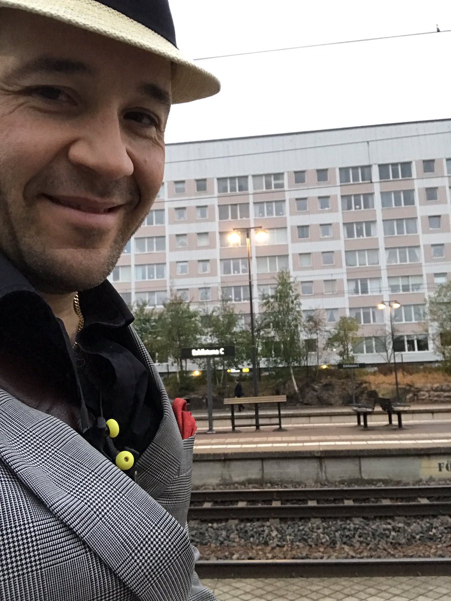 PeterPaunovic's tweet photo. Står och bevittnar någon slags rekord för SJ. Inte ett enda tåg som jag åkt denna vecka har varit i tid @SJ_AB https://t.co/qzdfYfxdIn