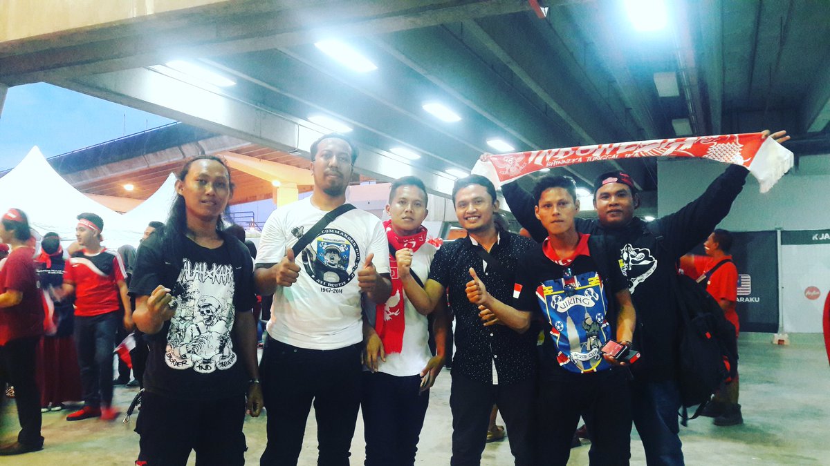 Dukung timnas indonesia
Indonesia vs malaysia
Stadion shah alam malaysia