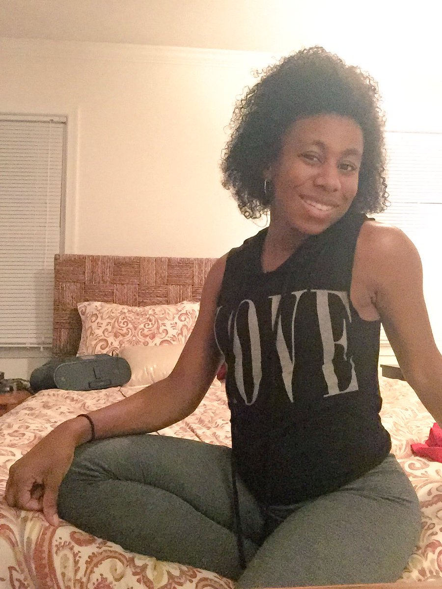 akeylahsimone's tweet photo. Ayyyeee #shethinkshecute #natural #NaturalHairTwitter #curls #teamnatural #blackgirlmagic #love #silly #curves #finally #loveyourself #sexy https://t.co/P0l5CMNQzM