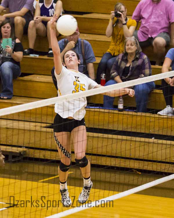 OzarksOzone's tweet photo. PHOTOS: Kickapoo 2, Ozark 0 - https://t.co/zR6XeV6y6o @Volleychiefs @OzarkHS https://t.co/k8APsiMlNY
