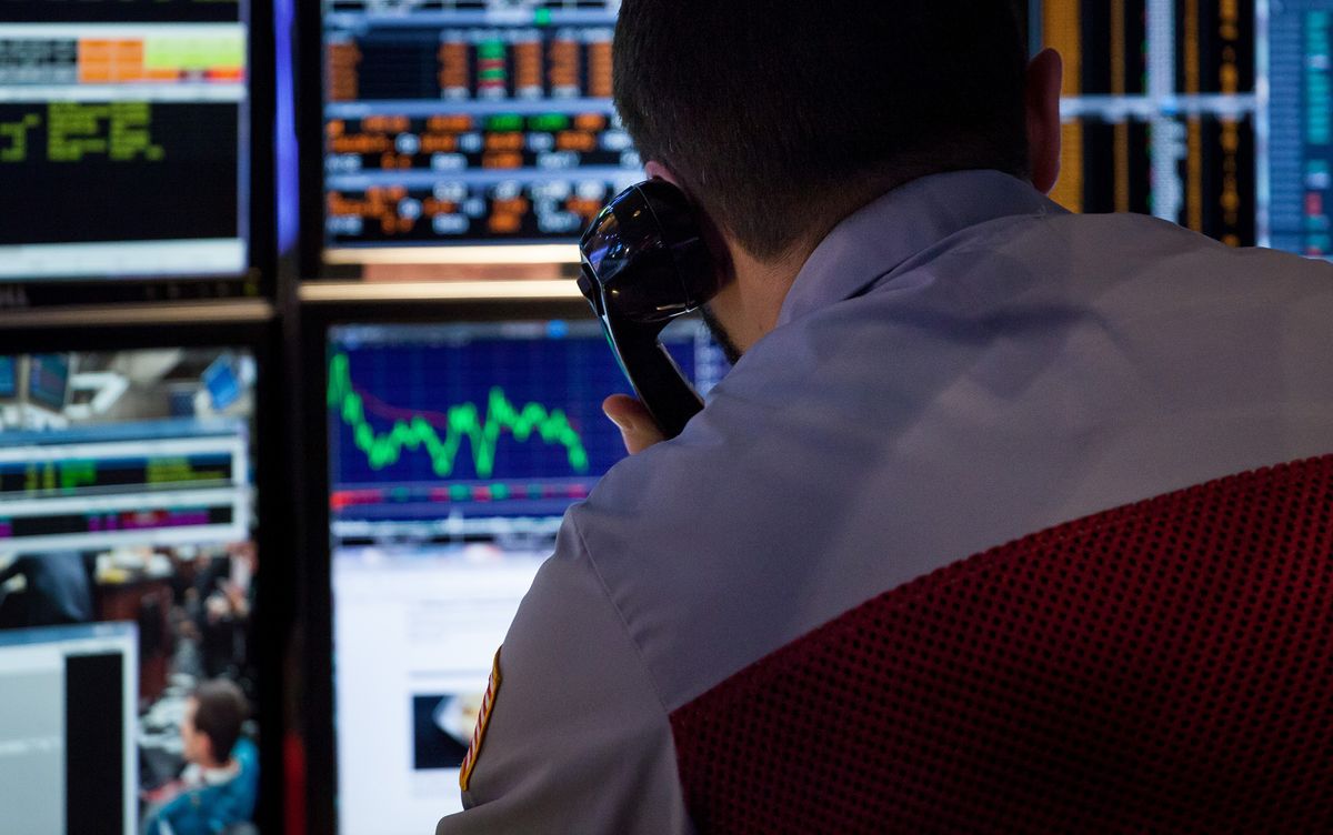 markets's tweet photo. Pity the poor NYSE trader whose day just got 5 minutes longer @antoniabmassa  https://t.co/m9l0gCoap4 https://t.co/wbv7nspxbv