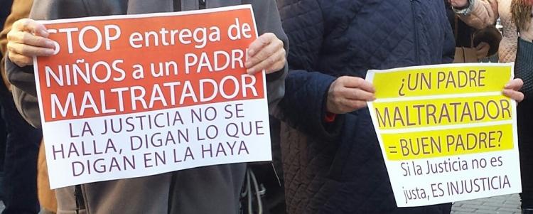 FELMAMlg's tweet photo. #AcompañarJuanasNoEsDelito Total apoyo dsd #FELMA a Paqui Granados y Teresa Sanz. Nosotras también somos culpables de acompañar Juanas https://t.co/xJgCoYszA1