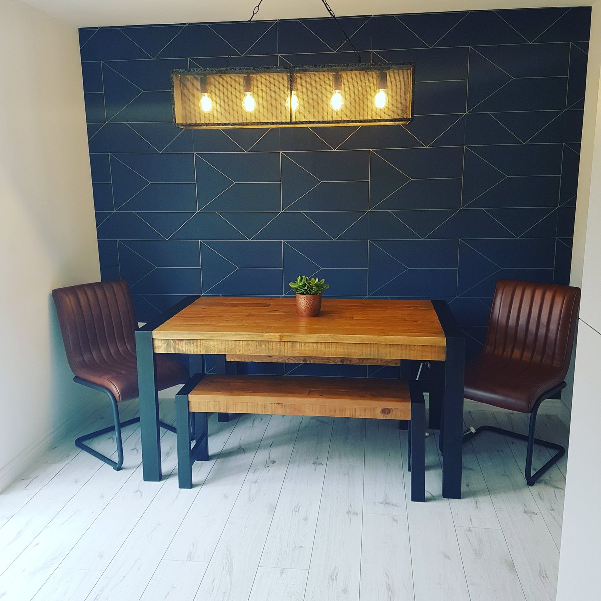 rebecca_mowbray's tweet photo. ❤❤our wallpaper from @dotmaison. Looks awesome with the bench and industrial light from @nextofficial. #makingourhouseahome @TaylorWimpey https://t.co/tr3dIwVit0