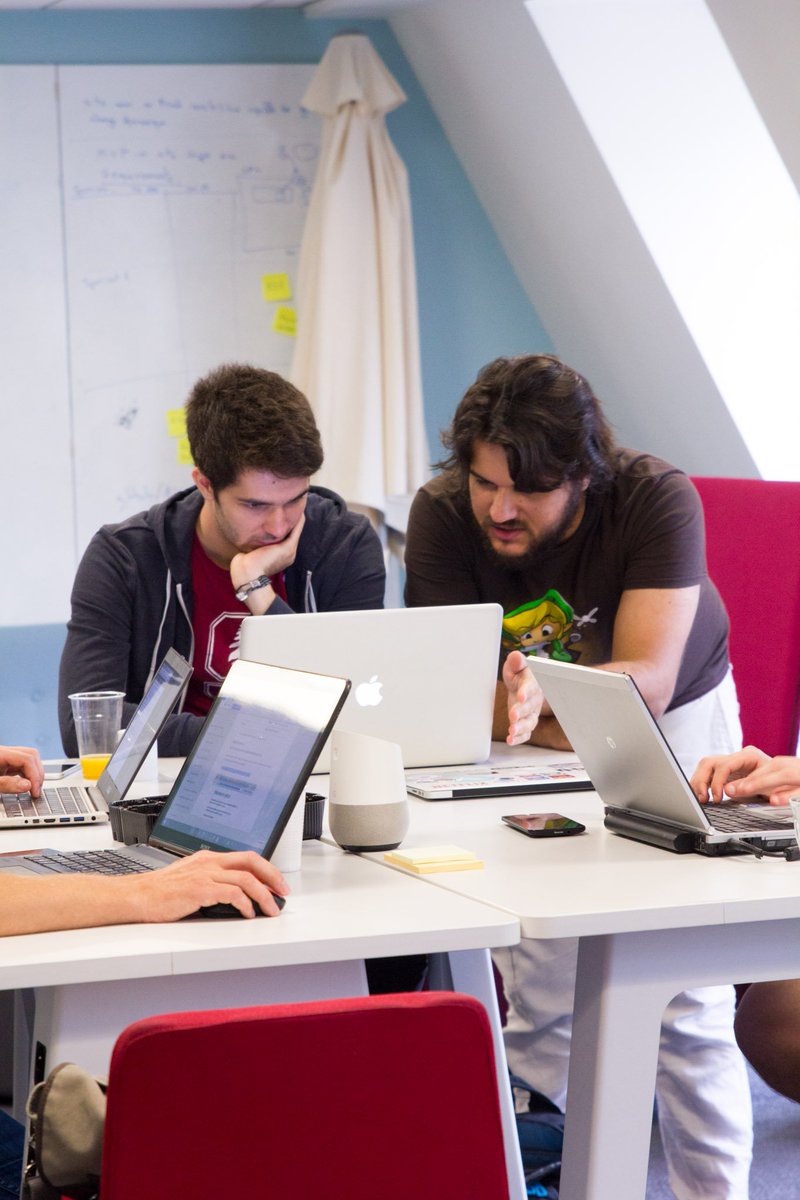 Formation découverte #AWS pour les élèves de <a href="/42born2code/">42 Paris</a> avec <a href="/lbernail/">Laurent Bernaille</a> et <a href="/maur1th/">Thomas Maurin</a>