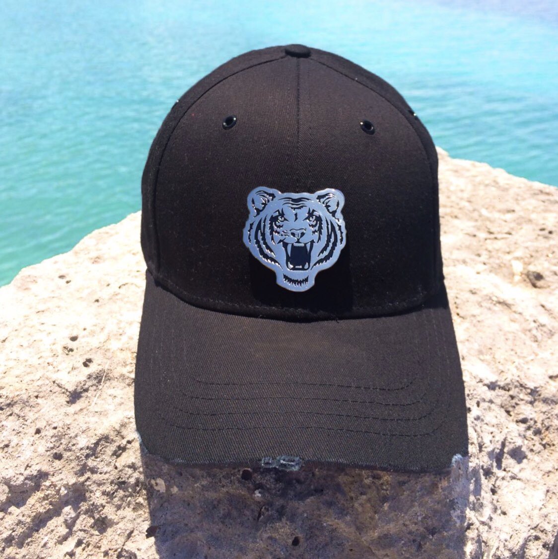 ricalyce's tweet image. Keep it crystal clear with Ricalyce. 
📷 Llewellyn Bond 
Available @ Ricalyce.com
#Ricalyce #tiger #jamaica #luxury #cap #blogger