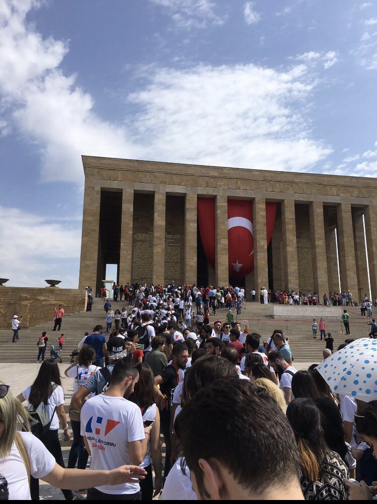 "Benim naciz vücudum elbet bir gün toprak olacaktır.
Ama Türkiye Cumhuriyeti ilelebet payidar kalacaktır"