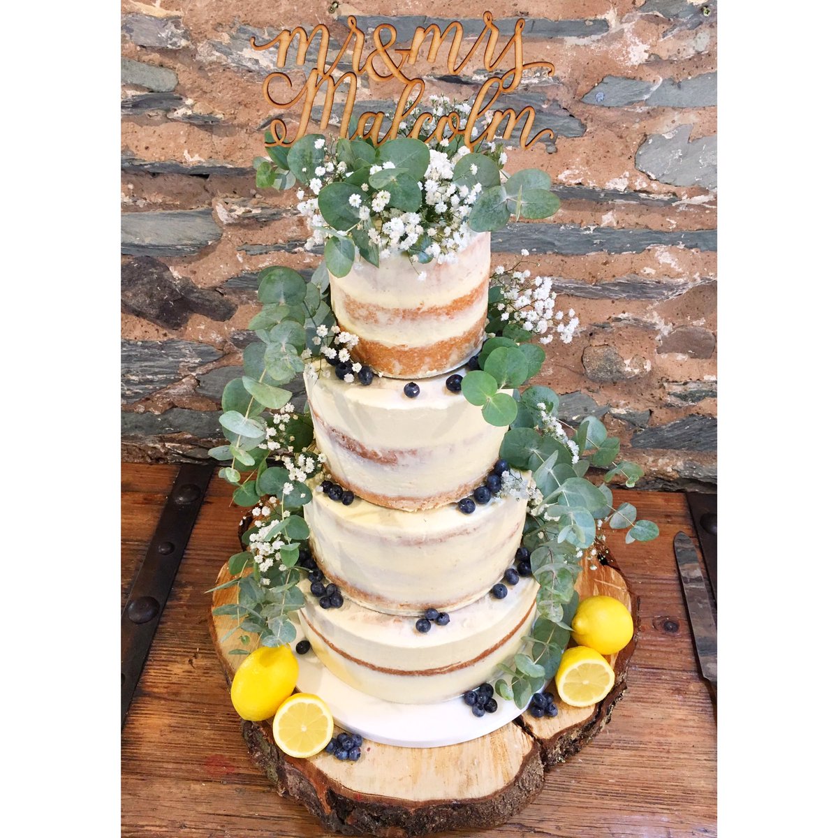 AllTheGoodStuff's tweet photo. 🍋🌿ITALIAN WEDDING🌿🍋 This four tier lemon cake was very fitting for a gorgeous Italian themed wedding over the bank holiday! #weddingcake https://t.co/MY6HPZHrRS