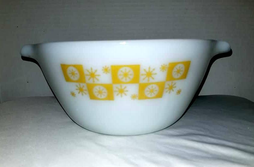 JunkYardBlonde's tweet photo. Fire King Star Glow Bowl,Cinderella Bowl,Starburst, Atomic,Milk Gl… https://t.co/si14O2F717 #Gotvintage #NestingBowl https://t.co/stCjdhgiph