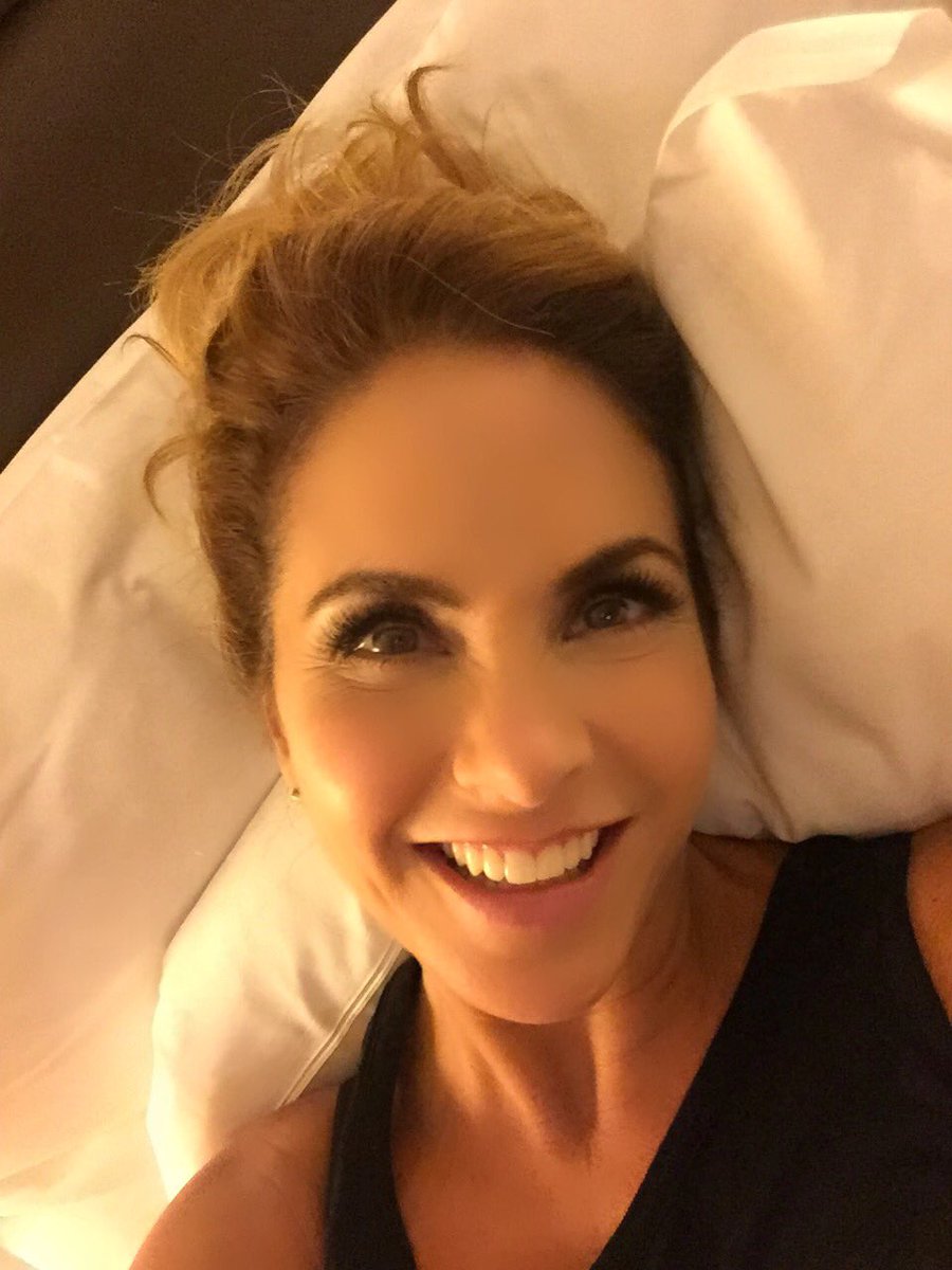 LuceroMexico's tweet photo. Antes de ir a domir; gracias otra vez a toda mi gente, a mis #lucerinos del mundo por regalarme un cumpleaños lleno de tantoooo amor! 🙏🏼😘🎉 https://t.co/8n4HIslpay