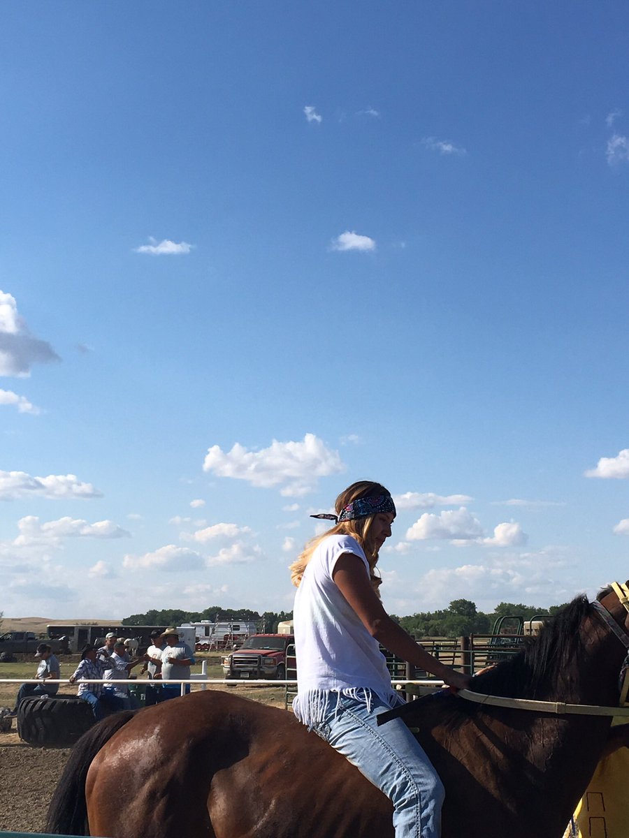 thegirlzilla's tweet photo. Google "Calcutta auction". You'll realize how cool it is this woman racer won the highest bid. Even vs. the dudes. #girlzilla #indianrelay https://t.co/F73blPi8T9