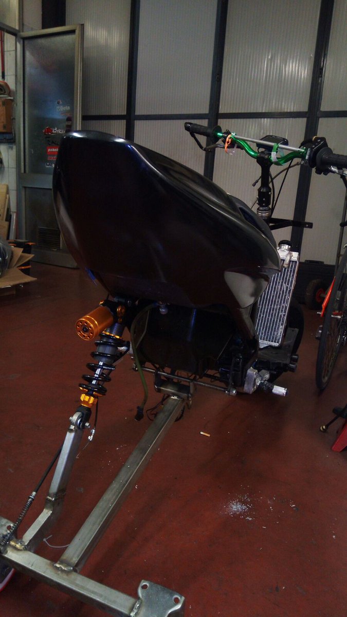 sudigiri86's tweet photo. Codone aerox #vtr #carbon #modificato #usopista #montato.
3 settembre, #pistadiPomposa.
Ettendiamo di veder i progressi https://t.co/kTYn14Ek6p