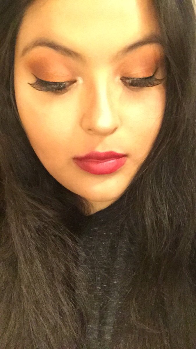 KikaBetch's tweet photo. Wish yall could see the cut crease cam sucks sorry!  Lol.
#Mua
#BoldRedLips
#WarmColors https://t.co/fzAxerRAFU
