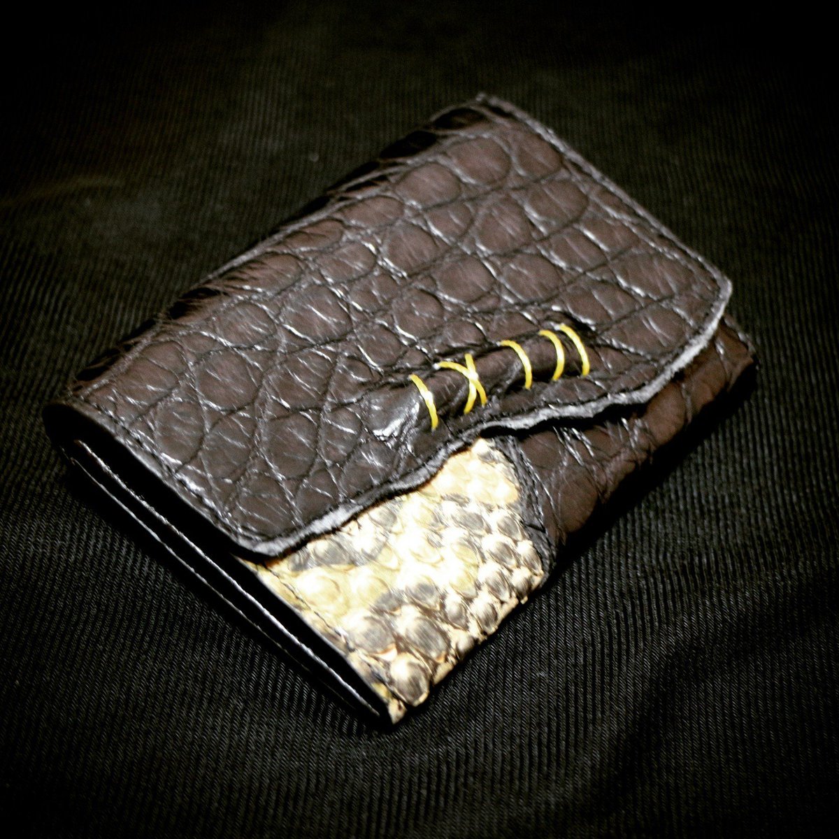 monster_jptk's tweet photo. Card Case
crocodile×python×cow
#madeinjapan #crocodile #python #名刺入れ #cardcase #exoticleather #エキゾチックレザー #オリジナルデザイン #monster #モンスター https://t.co/xufTCB78Jf