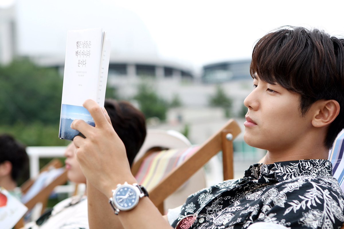 MINID0628's tweet photo. มันก็ออกจะล่ำๆ หน่อยๆ ~~ 😆😆😆💪🏻💪🏻💪🏻 กล้ามแขนน่ากัดมากจ๊ะ~~ 😋😋😋😁😁😁 @MR_KANGGUN Shooting Drama Fighting!! ✌🏼✌🏼✌🏼✌🏼 #KangMinHyuk #HospitalShip https://t.co/SBLeG6oleT