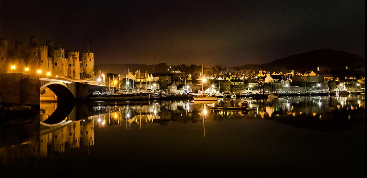 ItsYourWales's tweet photo. Wow! It's Bleddyn with stunning #welshreflections at Conwy - brilliant photography courtesy @bleddyn123 https://t.co/YCc4uID9dn