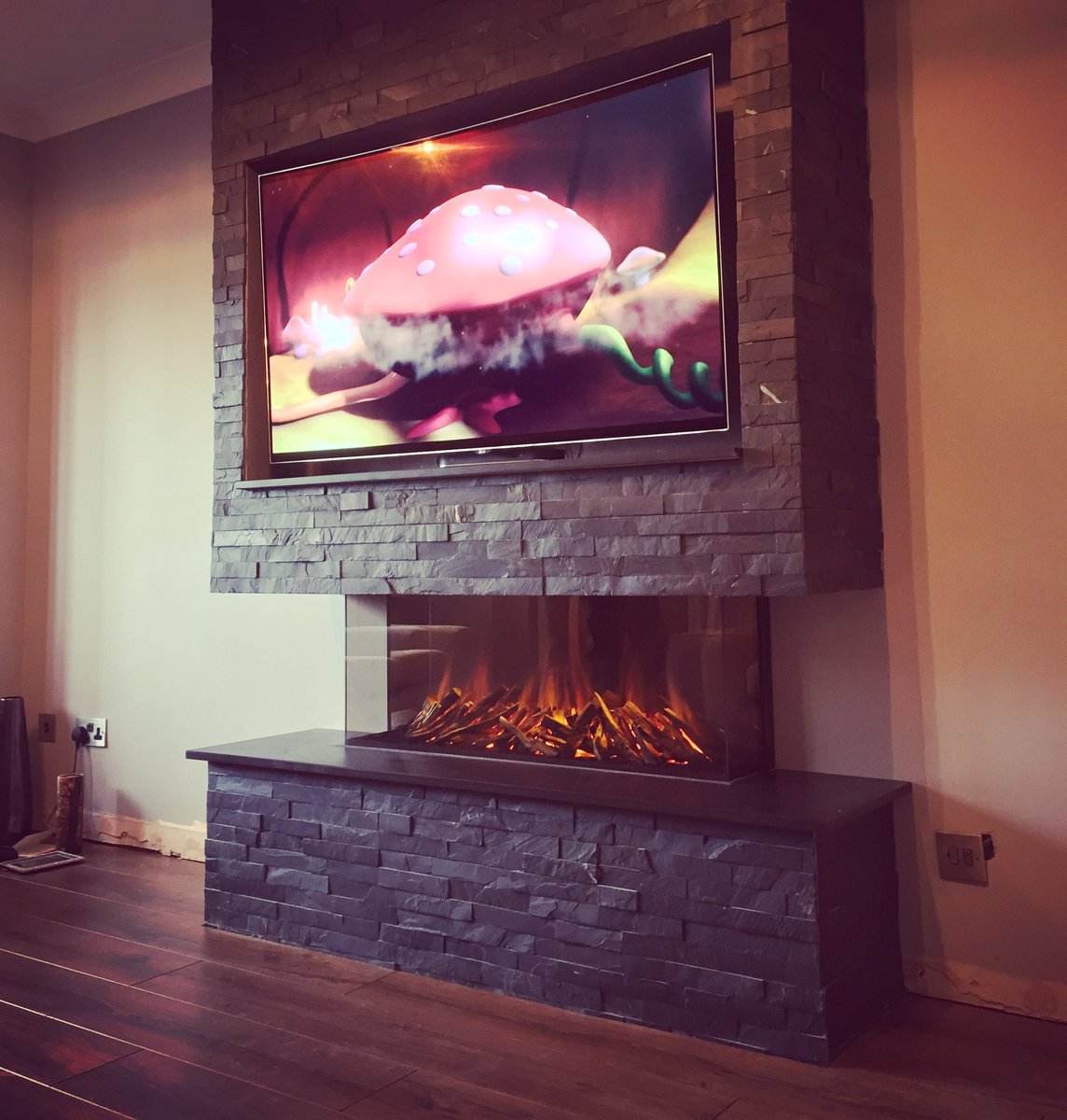 Finishing touches applied to this yesterday #electric #brilliantfires #bespoke #chimneybreast #fullslatewall #interiordesign #highend