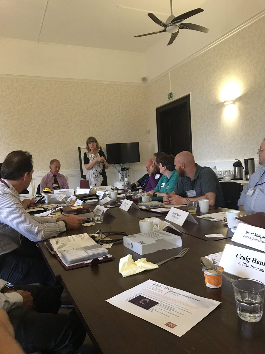 JDRSolutions's tweet photo. @BNIBracknellUK Julie Morris from @pinewoodasset finance letting us know how to save money when leasing a vehicle. https://t.co/IiBAjKTyoD