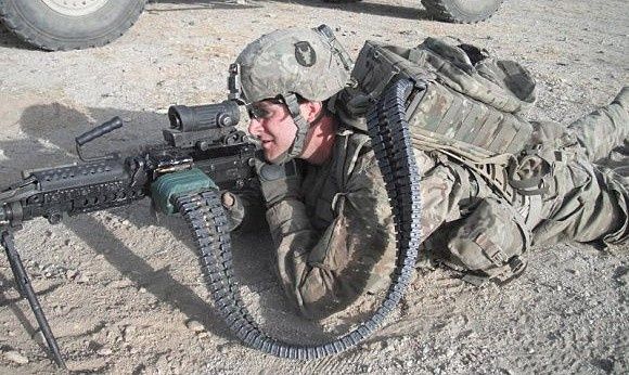 ぴゅあもると ぴも على تويتر しつこい追記 先程まで言っていたのはあくまで陣地防衛などで据え置きするという仮定での話で 軽機関銃 を持って動き回るなら0発程度に弾帯を分けてそれを幾つか持つ形になりますかね 800発背中に背負うアイアンマンシステムなんての