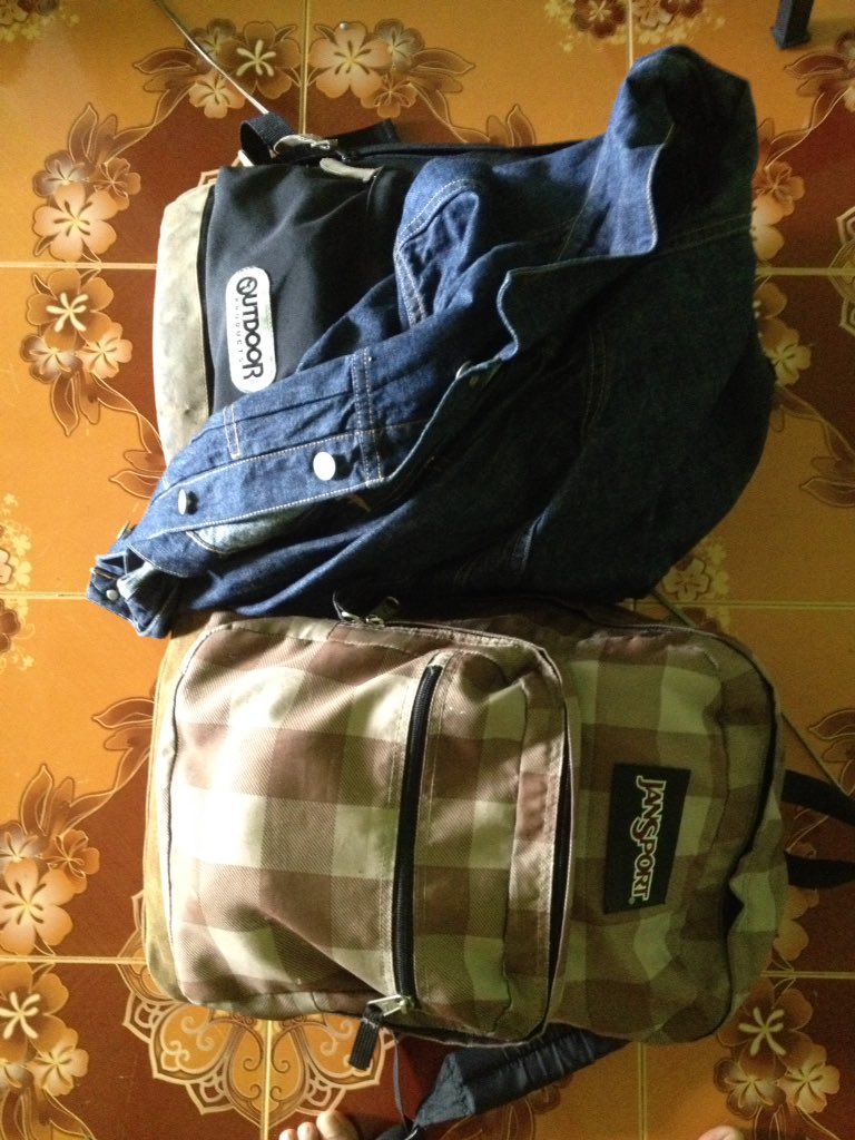 mu_muin20's tweet photo. Outdoor+jansport #huray balik kampung https://t.co/k3Y0znHBAC
