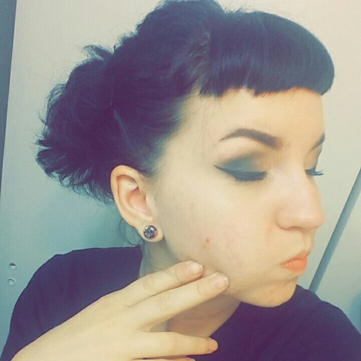 mybffisabong's tweet image. I cut my bangs again + my hair is getting longer 😻😻😻 #newhairsamelife #microbangs