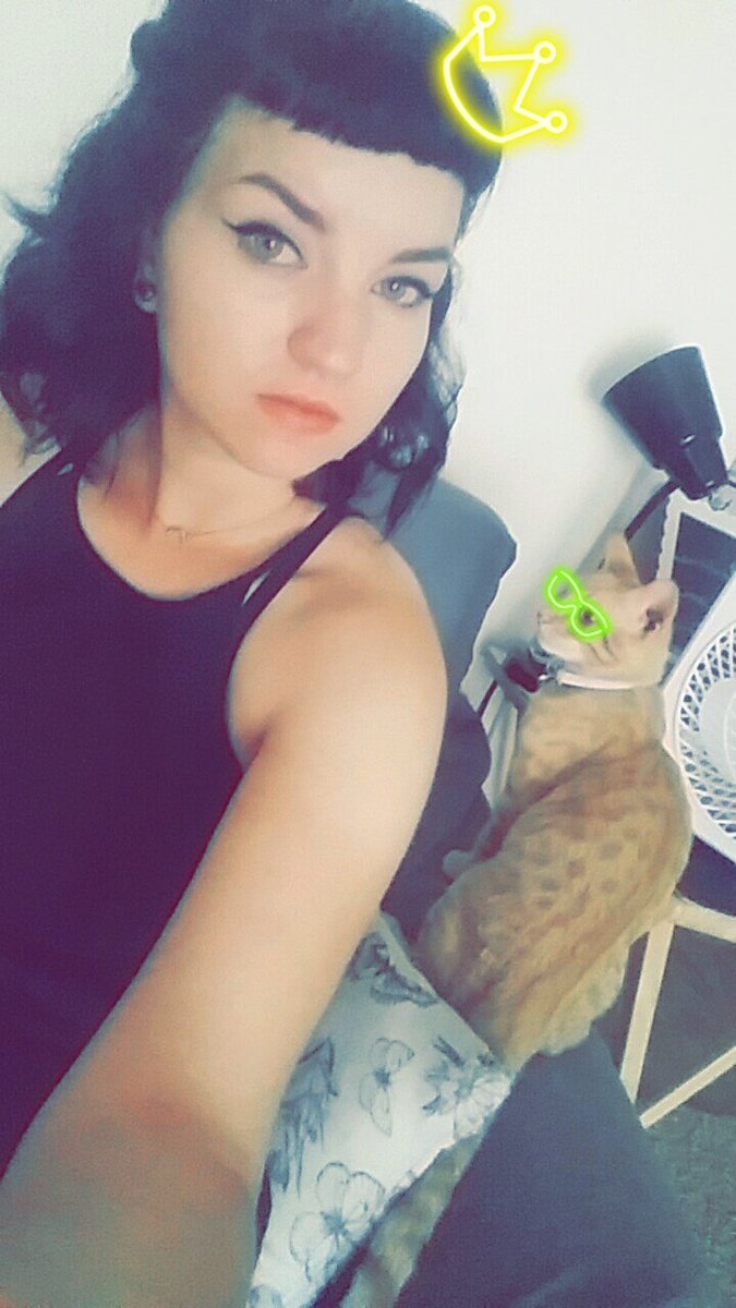 mybffisabong's tweet image. I cut my bangs again + my hair is getting longer 😻😻😻 #newhairsamelife #microbangs