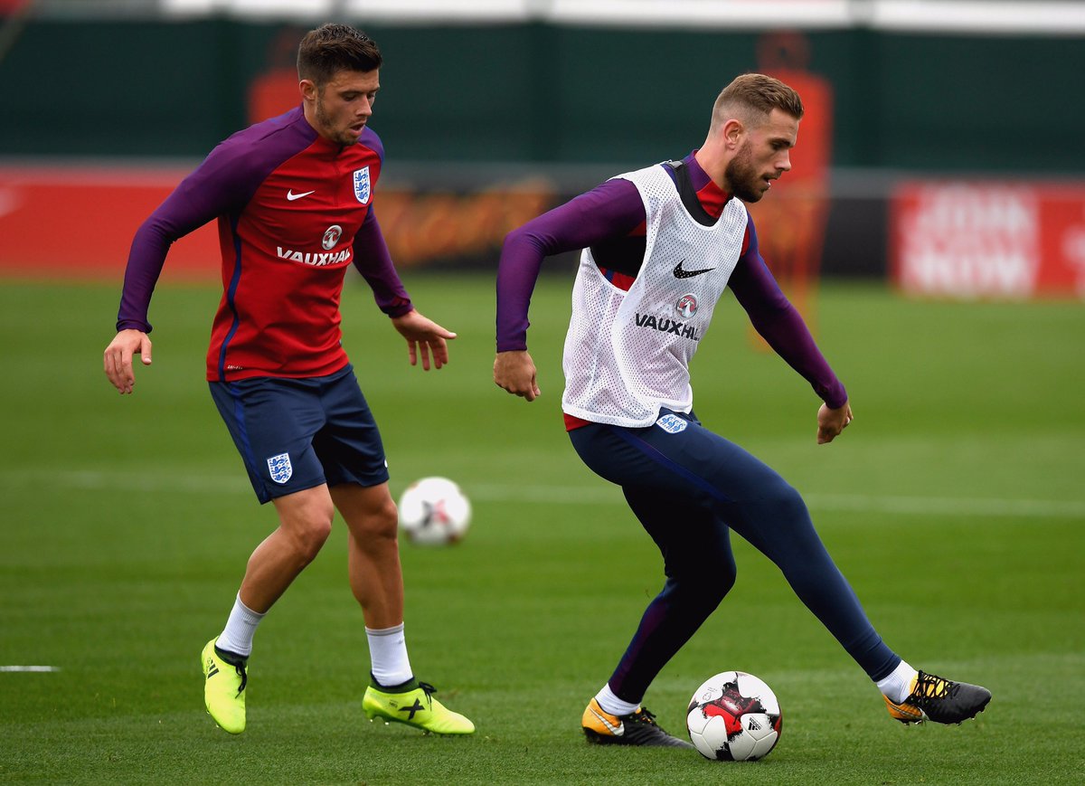 LFC's tweet photo. Reds with @England. 🦁🦁🦁 https://t.co/dutwb2qiMZ
