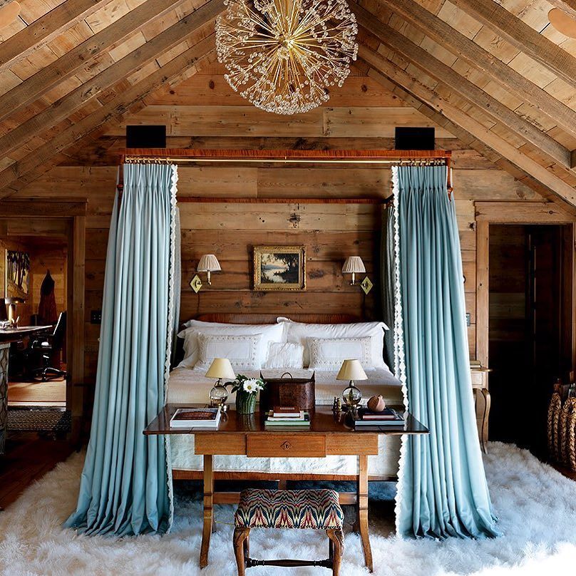Emma Burns of @sibylcolefax created this bedroom scheme for a house that’s perfectly in tune with its setting in t… ift.tt/2wI2ATG