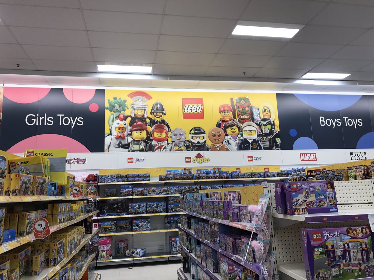 VelveteenR's tweet photo. Really @BIGW ? Really? Still? Smh #nomoregirlsandboys #endgenderstereotyping https://t.co/YFngtn5gz5