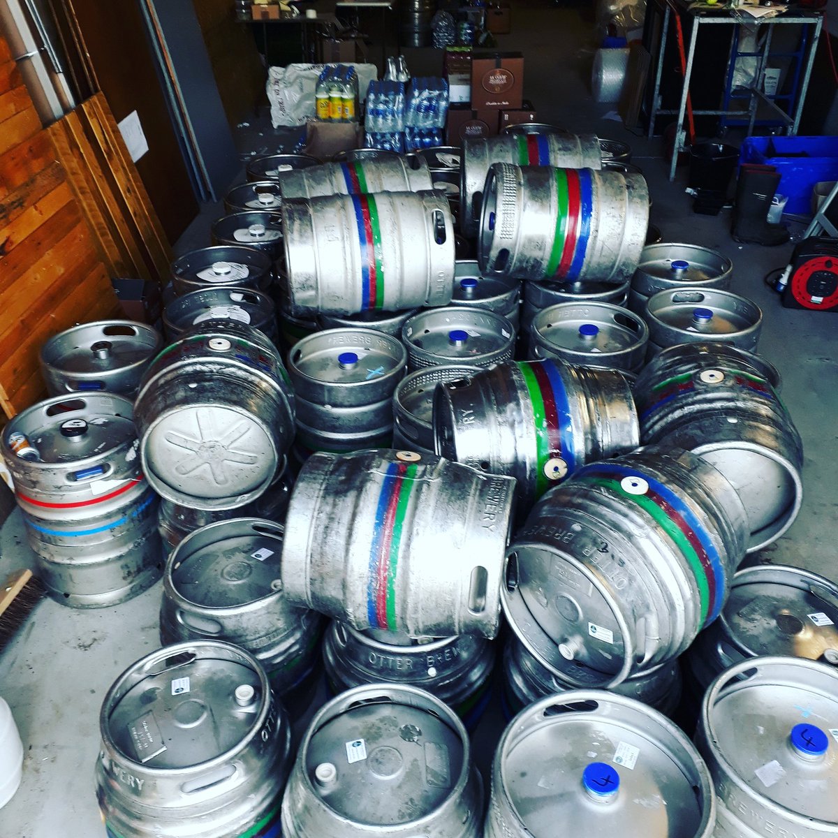 libationbars's tweet photo. This lot all gone. One crazy weekend. #libationbars #eventbars #devon #cider #craftbeer #cocktails #devon #otterbrewery #Tarka4 #Wildsider https://t.co/exIEMlExKI