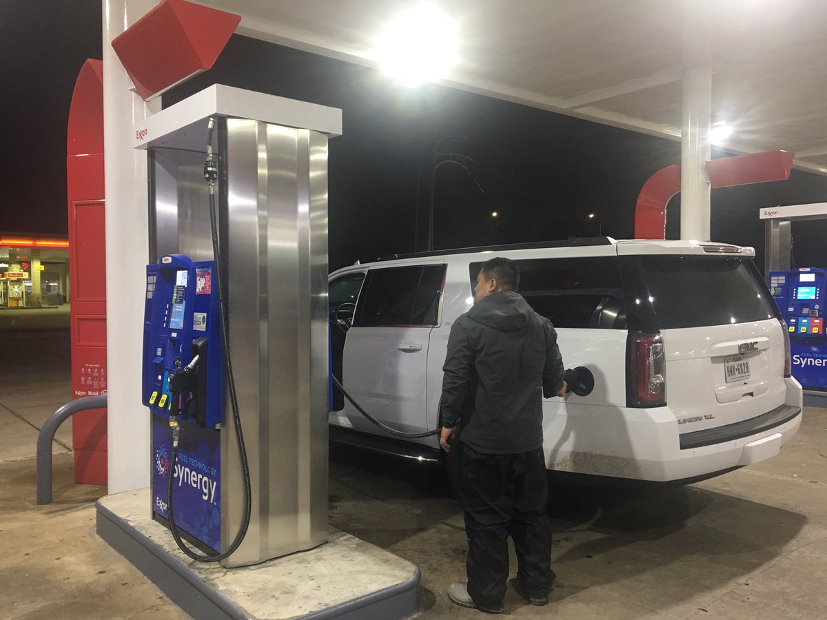 newsdamian's tweet image. Found the only gas station with actual gasoline within a 40 mile radius #HurricaneHarvey #almostempty