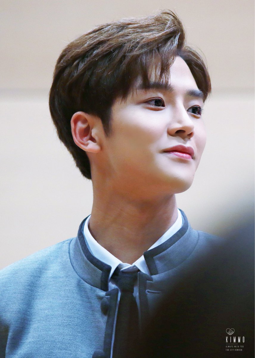 kimmo_rw's tweet photo. 170805 도쿄 미니라이브 HQ
#김석우 #로운 #서꾸얌 #SF9 #에스에프나인 #ロウン
 @SF9official https://t.co/4gbJszzrwA