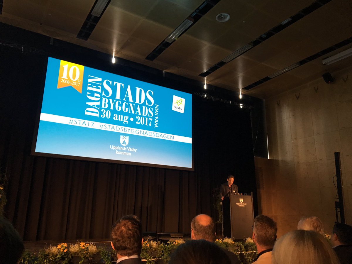 amrabarlov's tweet photo. Fredrik Drotte, den bäste moderatorn på denna jord (eller åtminstone i Väsby) :) pratar Win-Win , årets tema på #sta17, https://t.co/PPKIZxxeab