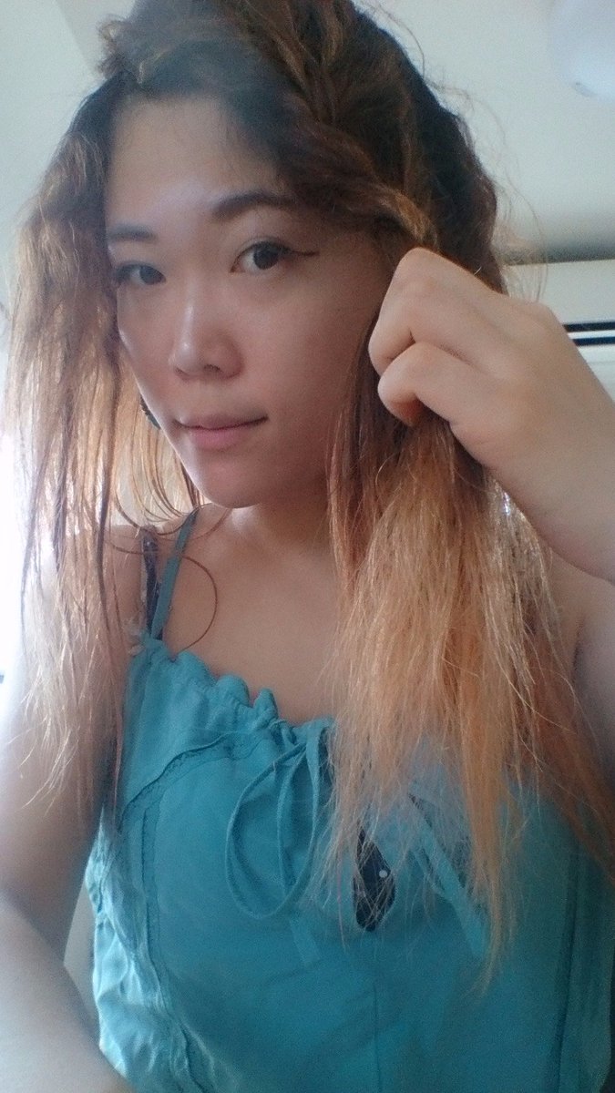 O Xrhsths 金藤みなみ Kinto Minami Sto Twitter 前髪部分に三つ編みを作るために 髪を流す方向 と反対側のトップうしろよりの髪を前に持ってきて編み込みます ピンでばってん止め 後ろもトップから残りの髪で三つ編みをつくる ゴムでおだんごに みなみのぶち上げ