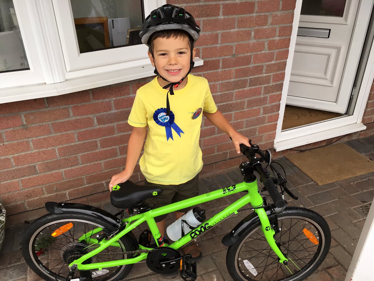 LizWilcox83's tweet photo. Look out world, he's got gears!🚴🏽Happy 6th birthday Isaac 🎁🎉thank you @RideBikesWales & @frogbikes #frog55 #newbike #birthday #upgrade https://t.co/0PsaPrumjH