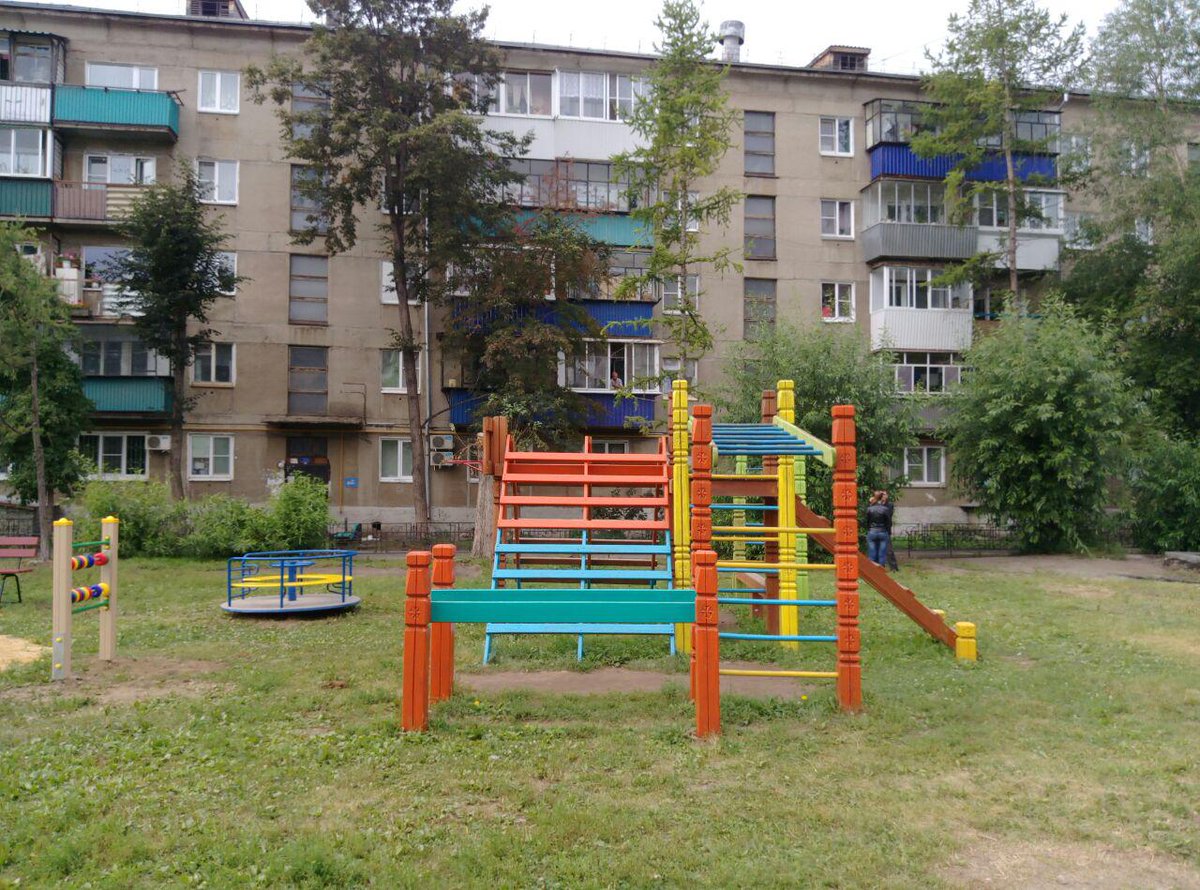 Работы выполняет УК «Доверие».На выполнение мероприятий направлено более 1 млн. 700000 руб. 
#ЧелябинскЕР #ГородскаяСредаКыштым #ФорумКыштым